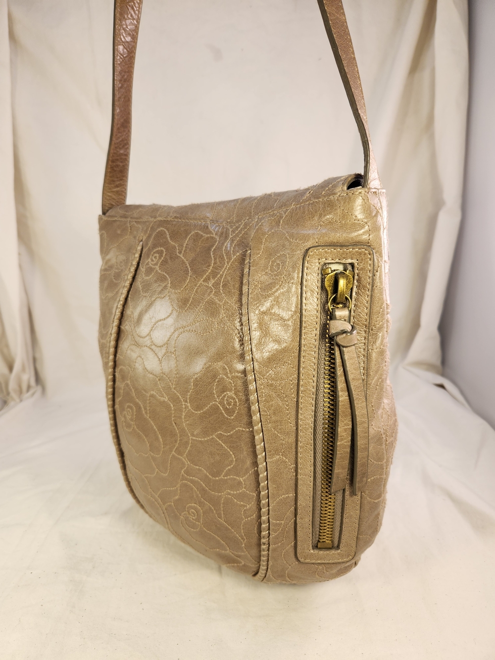 HOBO INTERNATIONAL DISTRESSED FLORAL SHOULDER TAUPE PURSE BAG - Picture 12 of 13